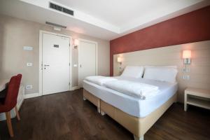 A bed or beds in a room at H2O ROOMS