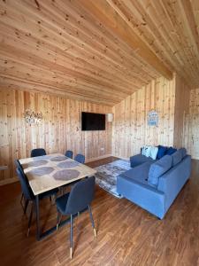 a living room with a blue couch and a table at Southern County Resort in Sheean