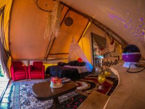 Posedenie v ubytovaní glamping rustiko