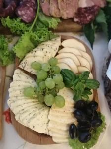 Đồ ăn tại/gần nhà khách