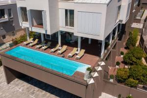 Bazén v ubytování Dedaj Resort - Villa Tina nebo v jeho okolí