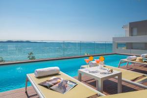 Bazén v ubytování Dedaj Resort - Villa Tina nebo v jeho okolí