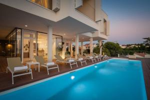 Bazén v ubytování Dedaj Resort - Villa Tina nebo v jeho okolí