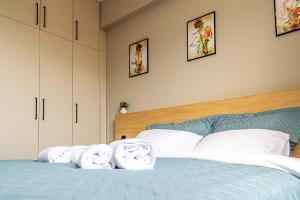 a bedroom with a bed with towels on it at La Vita Apartment 2 in Ohrid