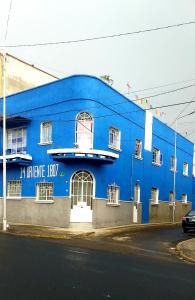 a blue building on the side of a street at Hostal Azul Puebla Barrio El Alto in Puebla