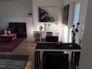 a living room with a table and a couch at Ferienwohnung Auszeit Im Haag in Losheim
