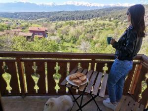 A general mountain view or a mountain view taken from A villát