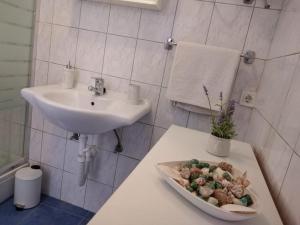 Koupelna v ubytování M&K studio apartment + 8 fotografií