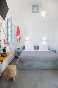 a bedroom with a bed and a window at Blu Rooms Santorini in Akrotiri