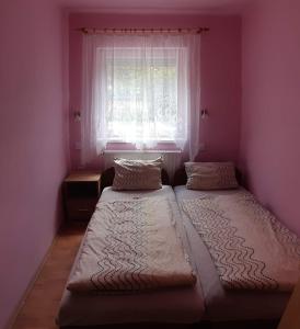 Postel nebo postele na pokoji v ubytování Rózsa Apartment