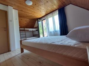 Postel nebo postele na pokoji v ubytování Vikendica Vera
