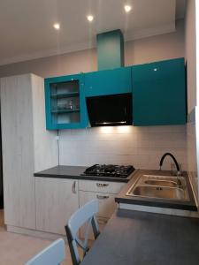 A kitchen or kitchenette at Apartament Pod Bramą II