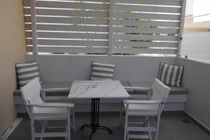 Posedenie v ubytovaní Viaros Hotel Apartments