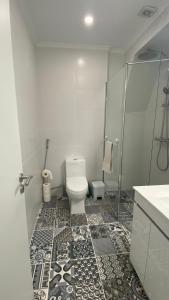 a bathroom with a toilet and a glass shower at Coração da Vila in Alcochete