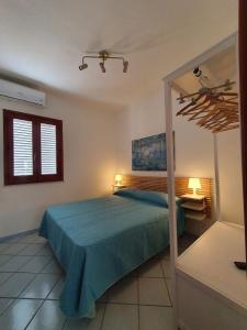 Un pat sau paturi într-o cameră la Appartamento Ionios