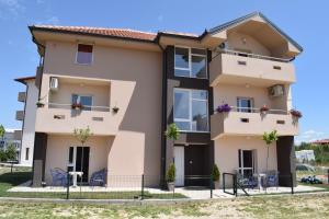 a house in the suburbs of australia at Srebrna Nit in Veliko Gradište