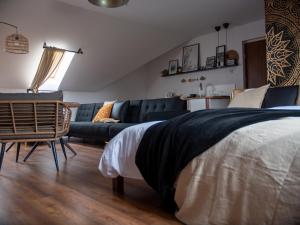 Llit o llits en una habitació de Apartamenty Złoty i Morski - Kołobrzeg, Budzistowo