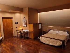 A bed or beds in a room at Nuovo Mondo