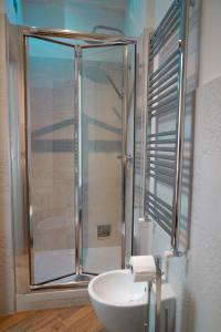 Koupelna v ubytování B&B Residenza Aragonese