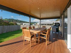 Gallery image of Sundaze Escape - Cooks Beach Holiday Home in Cooks Beach