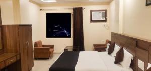 Hotel The Vaishno Devi Hills客房内的一张或多张床位