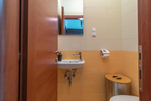 Fotografia z galérie ubytovania Modern apt w terrace 2 min walk to the beach v Trogiri