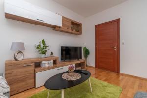 Fotografia z galérie ubytovania Modern apt w terrace 2 min walk to the beach v Trogiri