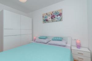 Fotografia z galérie ubytovania Modern apt w terrace 2 min walk to the beach v Trogiri