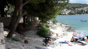 Fotografia z galérie ubytovania Modern apt w terrace 2 min walk to the beach v Trogiri