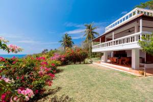 拉威海灘的住宿－Baan Khunying - Secluded Phuket Beachfront Villa - SHA Certified，相簿中的一張相片
