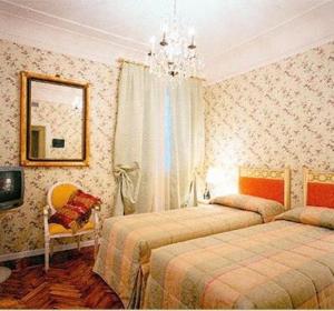 Postel nebo postele na pokoji v ubytování Albergo Tre Pozzi + 37 fotografií