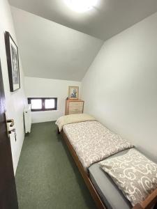 Letto o letti in una camera di Underwoods Žabljak Guesthouse