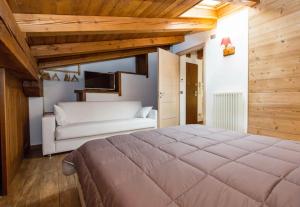 Postel nebo postele na pokoji v ubytování Sottosopra Alps Apartments & Rooms