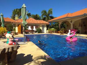 Swimming pool sa o malapit sa Stella Resort