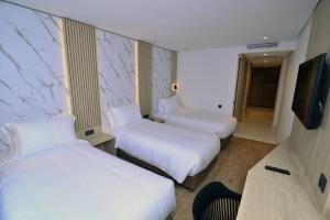 Un ou plusieurs lits dans un hébergement de l'établissement Rihab Hotel