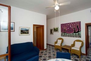 A seating area at Il Gabbiano Piano Terra - Goelba