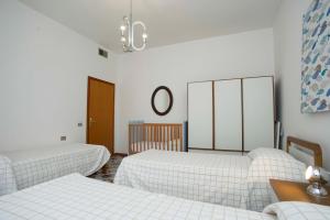 A bed or beds in a room at Il Gabbiano Piano Terra - Goelba