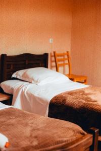 Letto o letti in una camera di Teo Guesthouse and Camping in Mestia