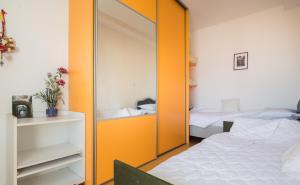 Fotografie z fotogalerie ubytování Spacious apt w magnificent sea view & big terrace v destinaci Sumpetar