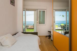 Fotografie z fotogalerie ubytování Spacious apt w magnificent sea view & big terrace v destinaci Sumpetar