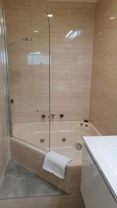 Koupelna v ubytování Hotel Cavalier