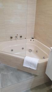 Koupelna v ubytování Hotel Cavalier