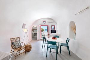 Posezení v ubytování White Cave by Caldera Houses