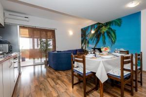 a dining room and kitchen with a table and chairs at Apartment in Mundanije with Seaview, Terrace, Air condition, WIFI (3748-2) in Mundanije
