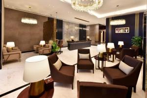 Uma área de estar em Bahrain Airport Hotel Airside Hotel for Transiting and Departing Passengers only