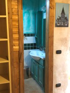 a bathroom with a sink and a mirror at Il Favogoloso in Alatri