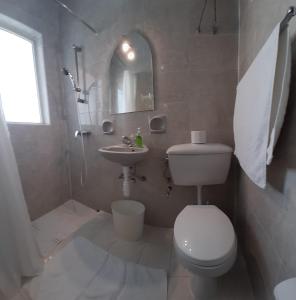 Koupelna v ubytování Coral