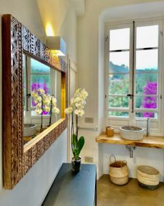 a bathroom with two sinks and a mirror at Corallini Luxury Apartments - Apartment Aka in Cervo