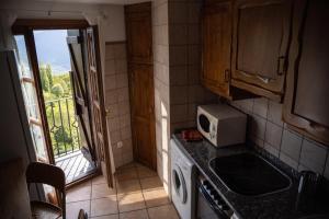 Una cocina o zona de cocina en Casa Rural Borda Marianet