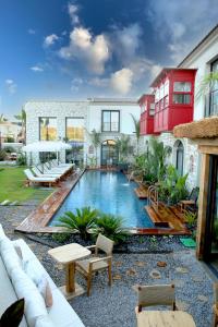 a swimming pool in the backyard of a house at Dmira Alacati in Alaçatı